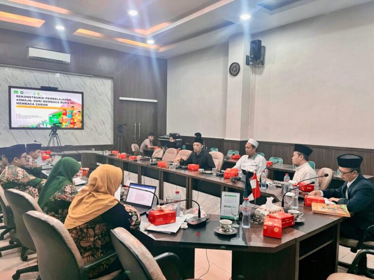 LP Ma’arif NU Jatim Gelar Bedah Buku Aswaja, Satukan Akademisi dan Ulama untuk Pendidikan Moderat