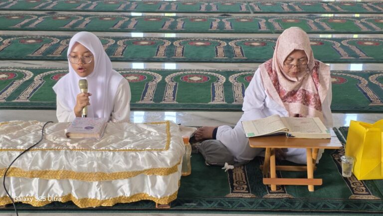 Ayahnya Jualan Nasi Goreng, Putrinya Hafal 7 Juz Al-Qur’an di Masjid Al-Akbar