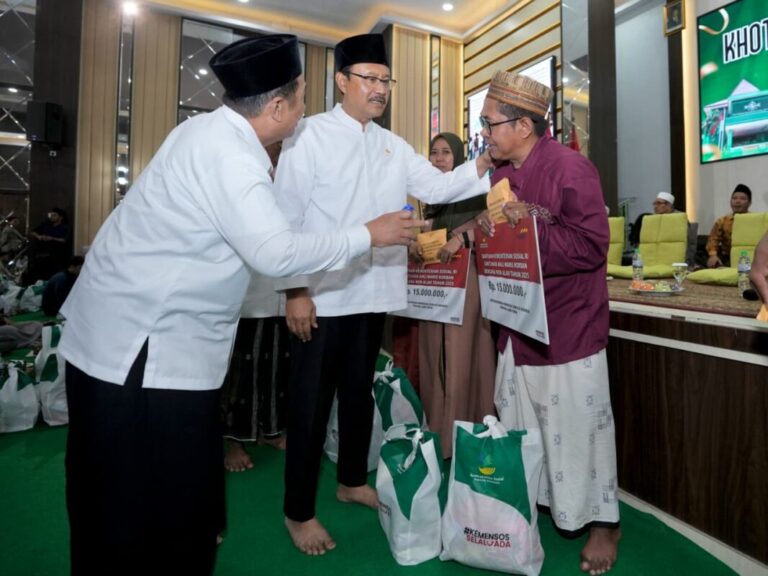 Santuni 17 Wali Santri Al-Khoziny, Mensos Gus Ipul: Ini Bukan Akhir, Tapi Awal untuk Bangkit