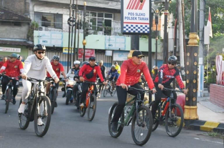 Fun Bike HUT ke-80 TNI di Madiun, Wujud Kebersamaan Prajurit dan Rakyat dalam Satu Kayuhan
