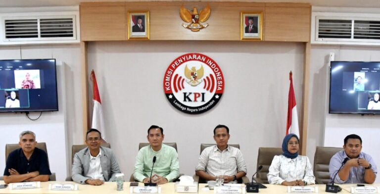 KPI Hentikan Sementara Program “Xpose Uncensored” Trans7, Dinilai Lecehkan Pesantren dan Kiai