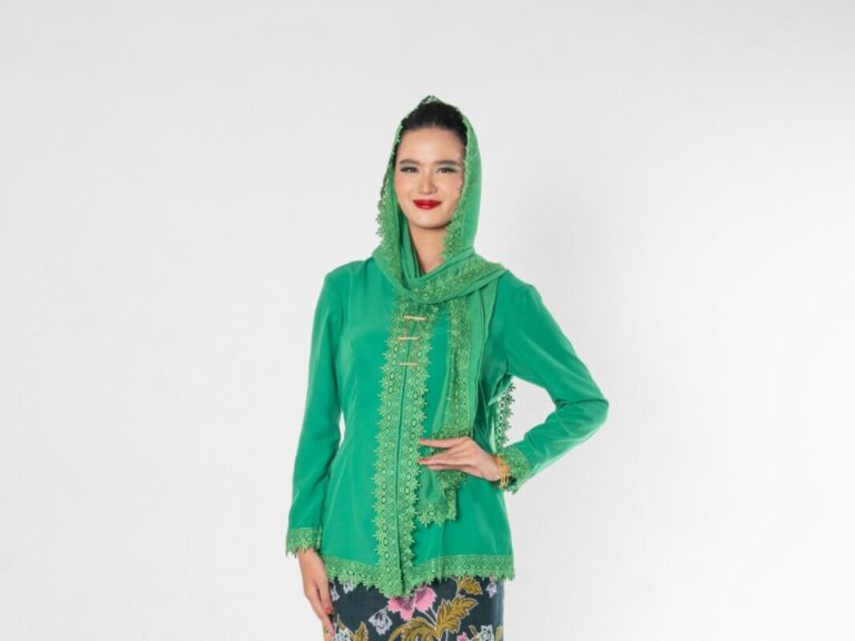 Berawal dari PKL di Malaysia, Mahasiswi UNAIR Ini Justru Pulang Bawa Gelar Ning Surabaya 2025