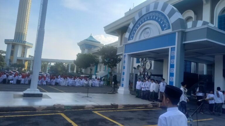 Ribuan Santri Masjid Al-Akbar Surabaya Kibarkan Semangat Jihad Digital di Hari Santri 2025
