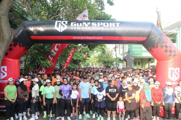 Ribuan Warga Tumpah Ruah di Tulungagung, Rayakan HUT ke-80 TNI Lewat Fun Run Meriah