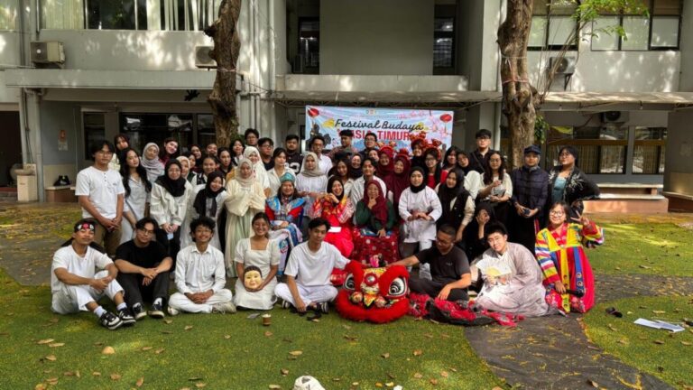 Dari K-pop hingga Sunflower Movement, Mahasiswa UNAIR Angkat Isu Politik Lewat Festival Budaya Asia Timur