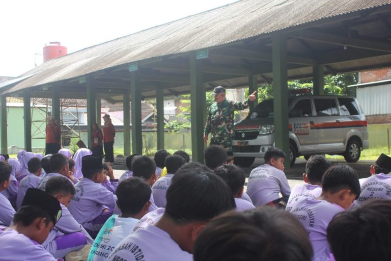 TNI Hidupkan Semangat Kebangsaan, Siswa MI di Trenggalek Belajar Nasionalisme Langsung di Markas Kodim