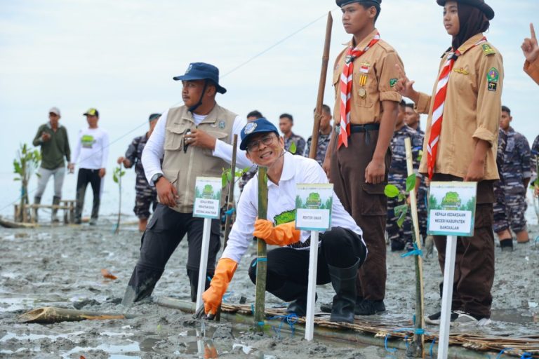 UNAIR Perkuat Komitmen Lingkungan di Festival Mangrove Bangkalan