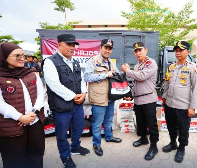 Kapolri Tinjau Pengungsian di Takengon, Instruksikan Percepatan Perbaikan Akses dan Distribusi Bantuan