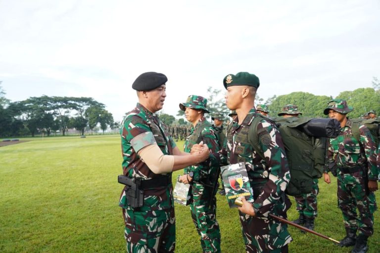 Pangdam Brawijaya Lepas 400 Prajurit TNI Bantu Penanganan Bencana di Aceh Tengah