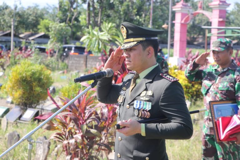 Dandim Tulungagung Pimpin Pemakaman Militer Letkol Inf Samsul Kusairi