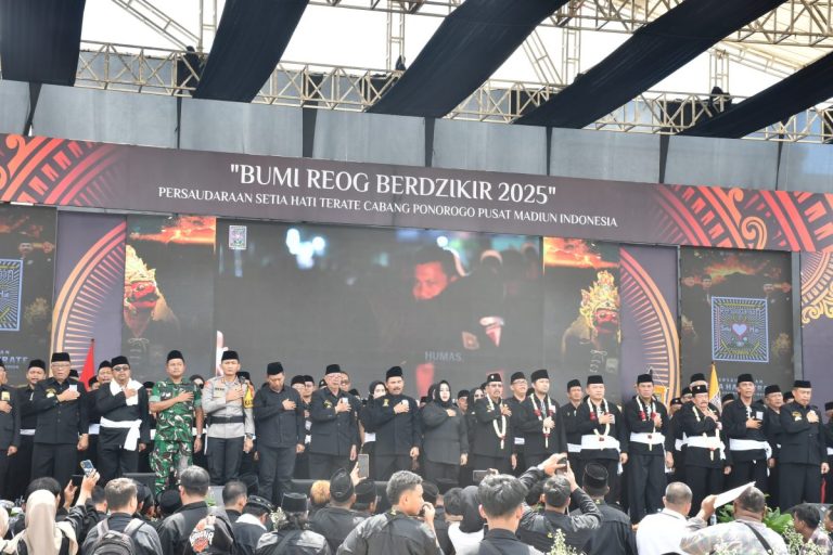 Di Bumi Reog, Ratusan Ribu Pesilat SH Terate Berdoa Bersama untuk Korban Bencana Sumatera
