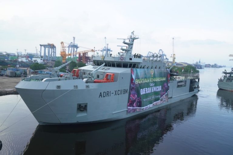 TNI AD Kerahkan Kapal Logistik Besar ke Sumatera, 8.690 Koli Bantuan Berlayar dari Tanjung Priok
