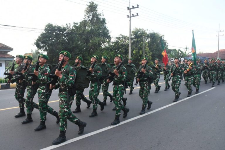 Menapak Jejak Juang Infanteri, Danrem 081/DSJ Iringi Peleton Pramuka Jombang-Trowulan