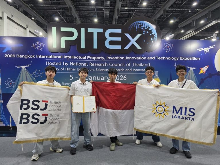 Pelajar Indonesia Raih Emas di IPITEx 2026 Bangkok lewat Inovasi Pemantau Tanah Berbasis AI