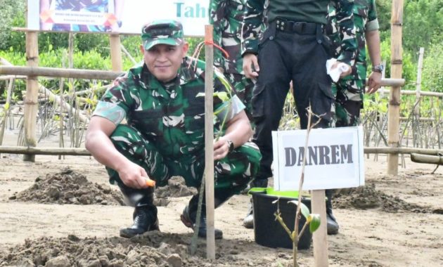 Korem 081/DSJ Tanam 10.800 Mangrove, Perkuat Benteng Alami Pesisir Pacitan