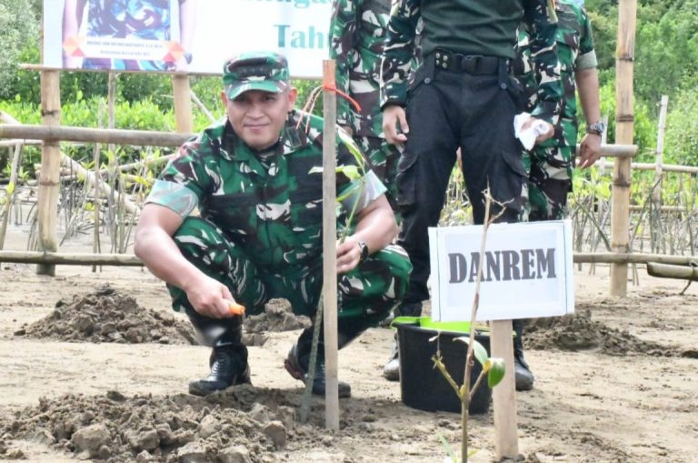 Korem 081/DSJ Tanam 10.800 Mangrove, Perkuat Benteng Alami Pesisir Pacitan