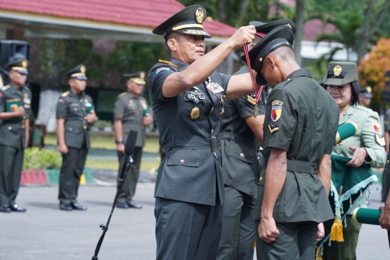 Pelantikan 1.018 Prajurit Baru TNI AD di Jember, Dipimpin Kasdam V/Brawijaya