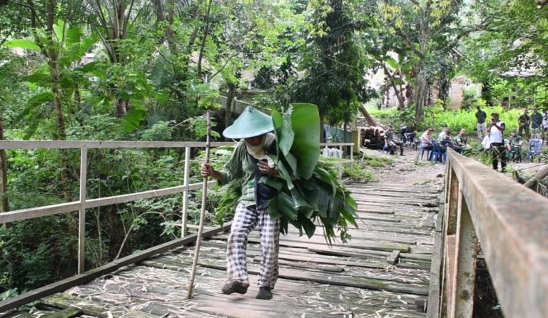 Jembatan Ngaglek, Akses Warga yang Kian Rapuh