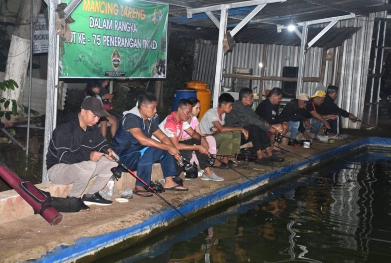 Mancing Bareng Jadi Ruang Silaturahmi Penerangan TNI AD di Madiun