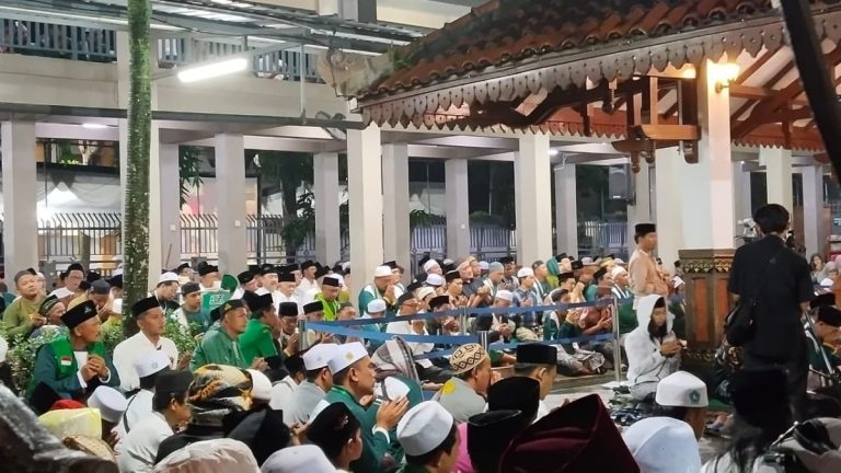 Menapak Jejak Para Pendiri, Ribuan Warga Ikuti Napak Tilas Pendirian NU