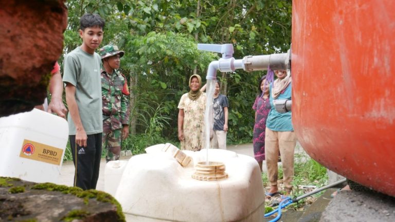 TMMD Bangun Sumur Bor di Blitar, Warga Sumberkembar Kini Lebih Mudah Akses Air Bersih