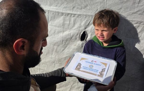 IKA UNAIR Bangkalan Salurkan Iftar untuk Warga Gaza Palestina, Galang Donasi Lanjutan Menuju 10 Hari Terakhir Ramadhan