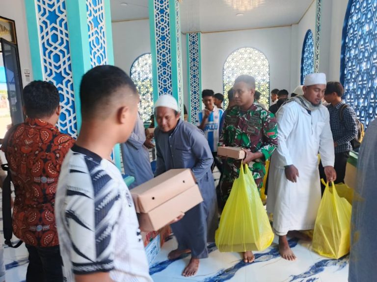 Lewat Jumat Berkah, Korem Tadulako Pererat Relasi dengan Jamaah Masjid di Palu