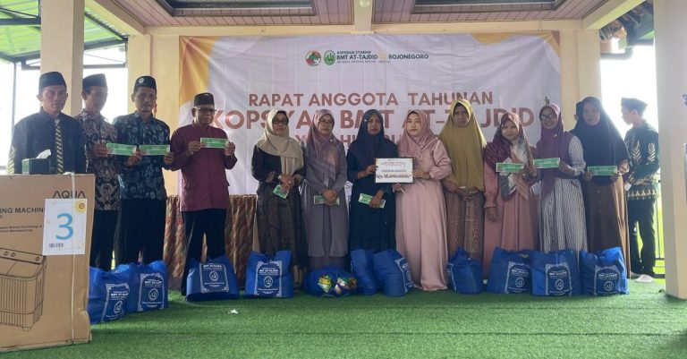 Inovasi Layanan Emas dan Umrah Warnai RAT Ke-11 Kopsyah BMT At-Tajdid Bojonegoro