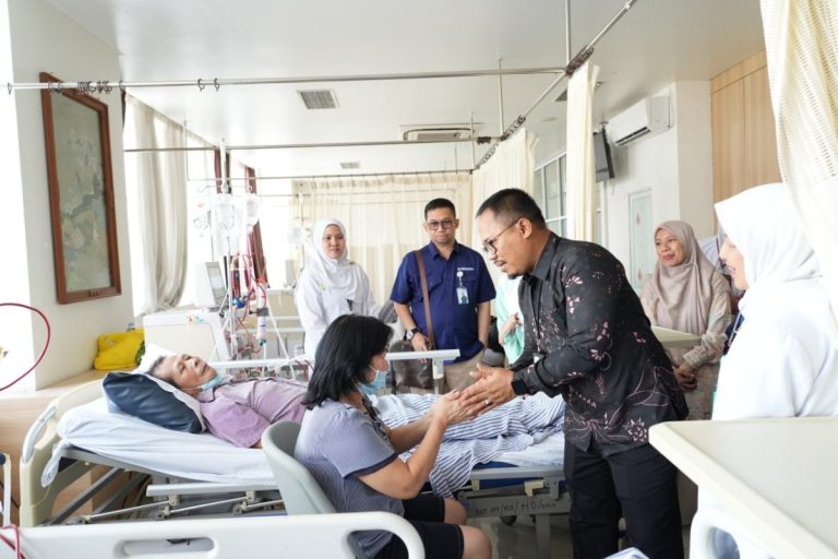 Jejak Pengabdian Lulusan Farmasi UNAIR yang Kini Menjaga Wajah BPJS Kesehatan