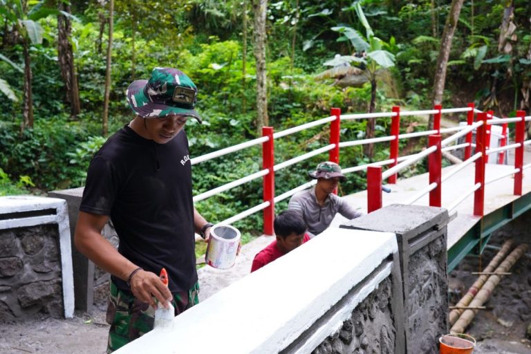 Tahap Akhir TMMD di Blitar, Jembatan Desa Siap Dukung Mobilitas dan Ekonomi Warga