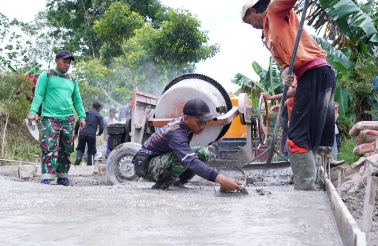 Di Tengah Ramadhan, Jalan Baru di Desa Krisik Bangkitkan Harapan Warga
