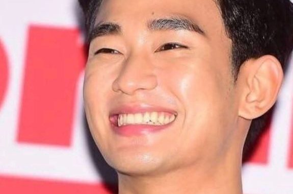 Perdebatan Netizen: Kim Soo Hyun Disebut Miliki Fandom K-Drama Paling Kuat di Dunia
