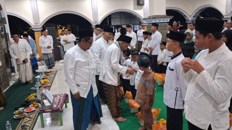 Safari Ramadhan NU Diwek: Santuni Anak Yatim dan Lantik Pengurus Ranting Bulurejo
