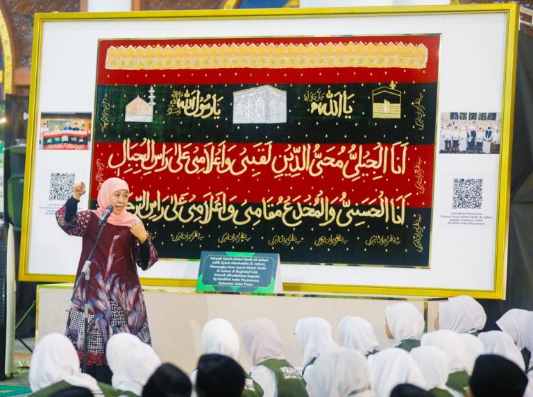 Kiswah Makam Syekh Abdul Qadir Al Jailani Hadir di Surabaya, Khofifah: Ini Warisan Spiritual Dunia Islam