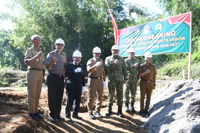 Puluhan Tahun Terisolasi, Warga Bungkal Kini Miliki Jembatan Penghubung