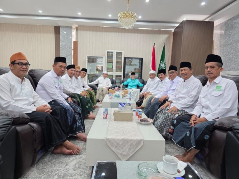Silaturahmi Syawal, PWNU Jatim Sambangi Kiai Sepuh dan Rajut Tradisi Keilmuan