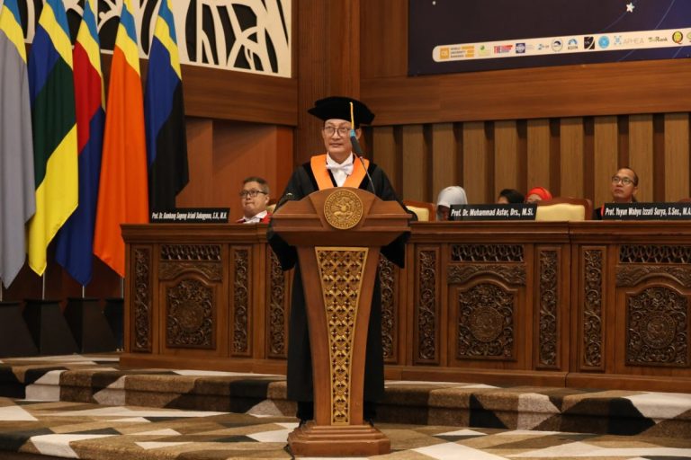 Pemilih Kini Jadi Mesin Pengaruh, Guru Besar UNAIR Ini Kenalkan “Voters Engineering”