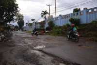 Jalan Kalapanunggal Rusak Parah, Warga Sukabumi Minta Perbaikan Menyeluruh