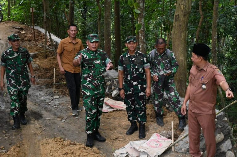 Warga Sukorejo Relakan Tanah Demi Jalan Desa, TMMD Dorong Akses dan Harapan Baru