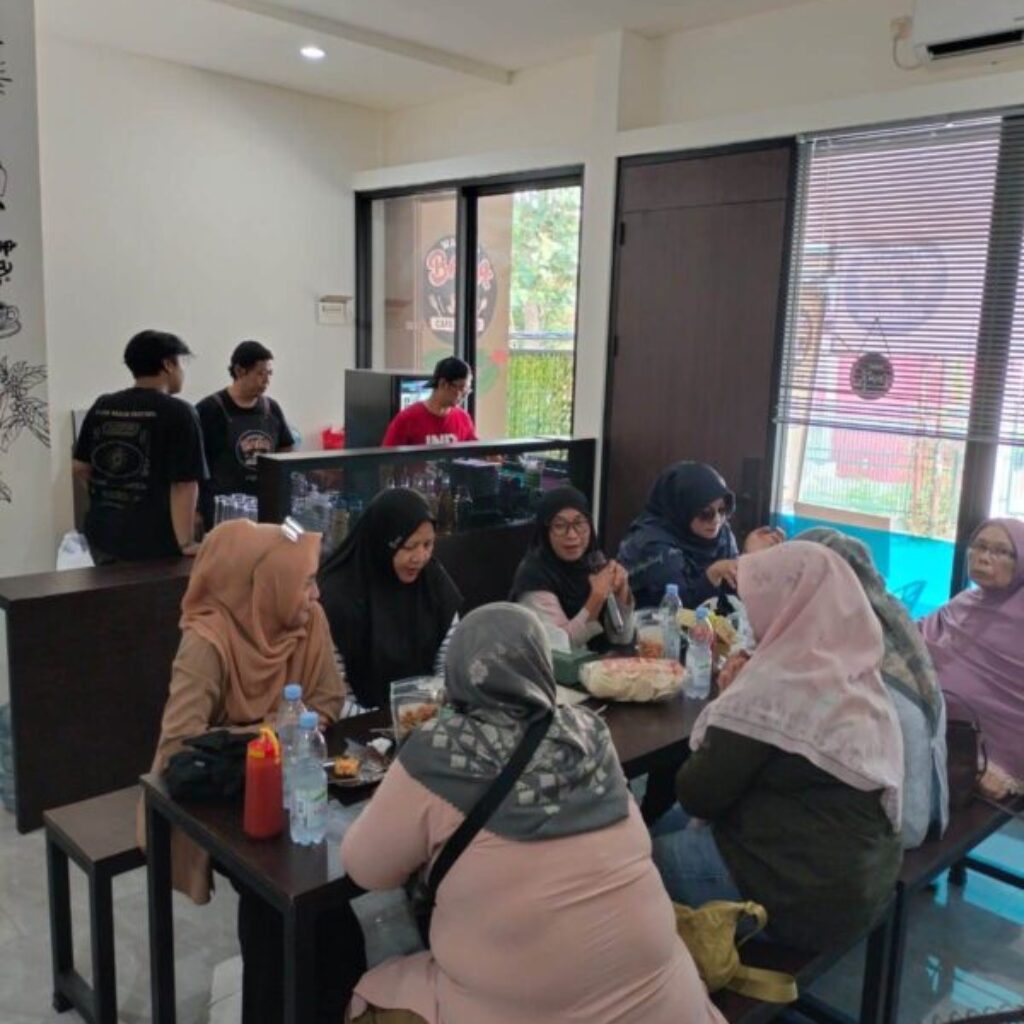 Warkop Baba Hadir di Dekat UMJ, Tawarkan Kuliner Betawi dan Karaoke Gratis