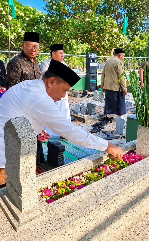 Hari Santri 2026, PWNU Jatim dan PCNU Surabaya Ziarahi Pencipta Lambang NU